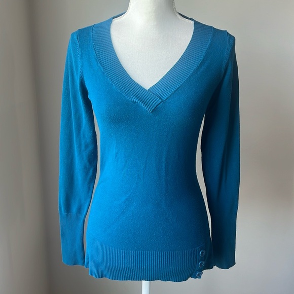 Smart Set V-Neck Sweater - Picture 2 of 11